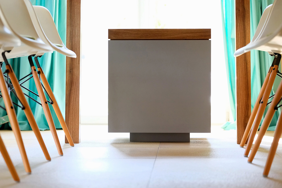 T.! Tisch mit Tablett – Detail 1