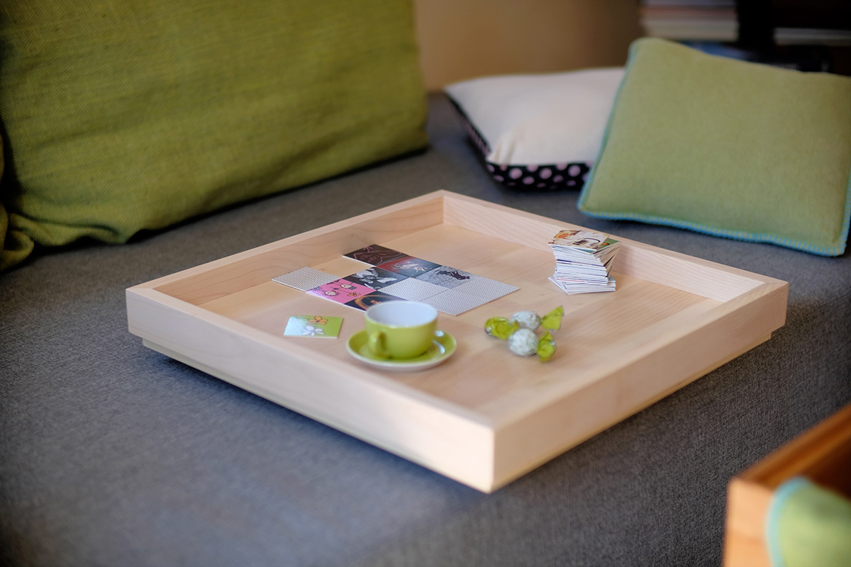 T.! Tisch mit Tablett – Detail 3