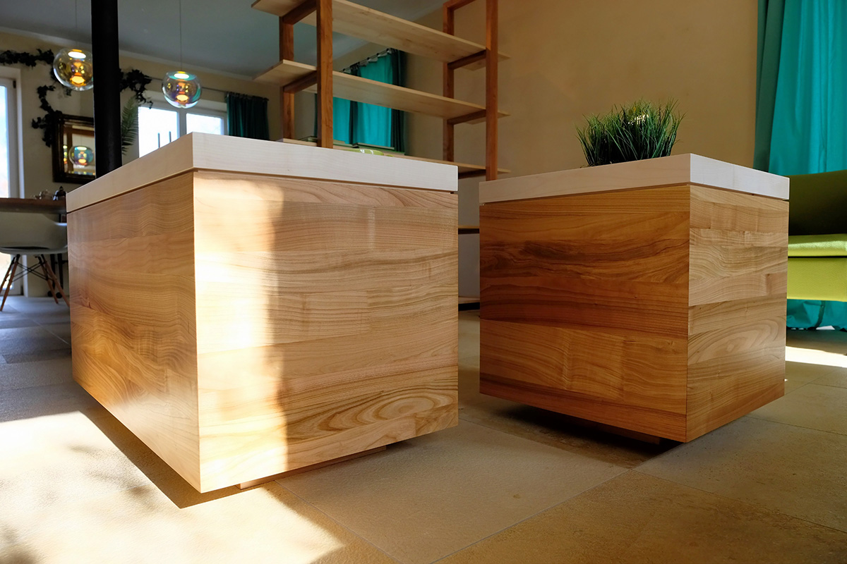 mikamoco T.! Tisch Detail