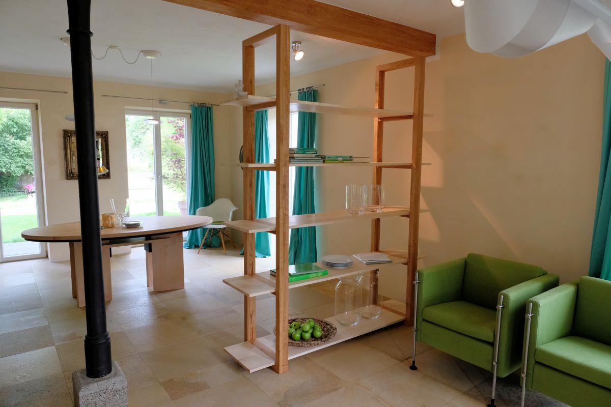 BERTHA & PAUL Regal Nahaufnahme