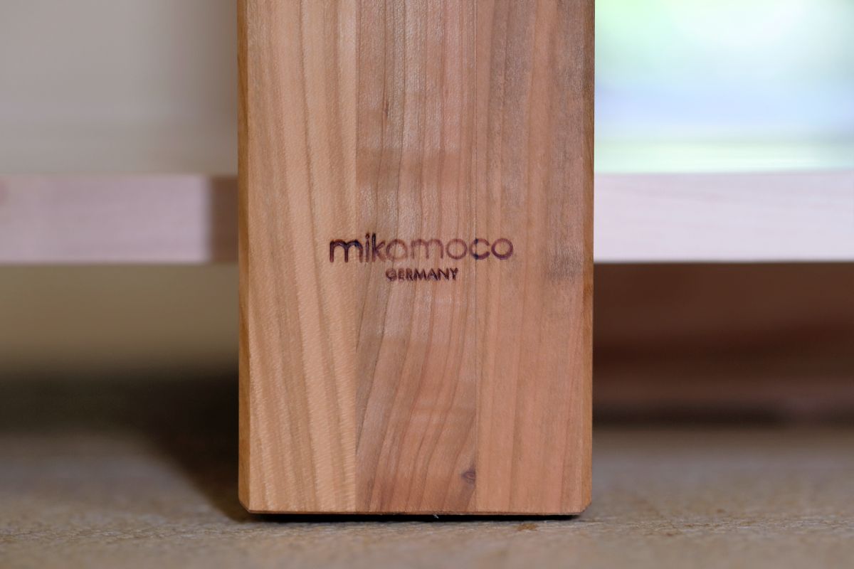 BERTHA & PAUL aus Kernbuche – Detail